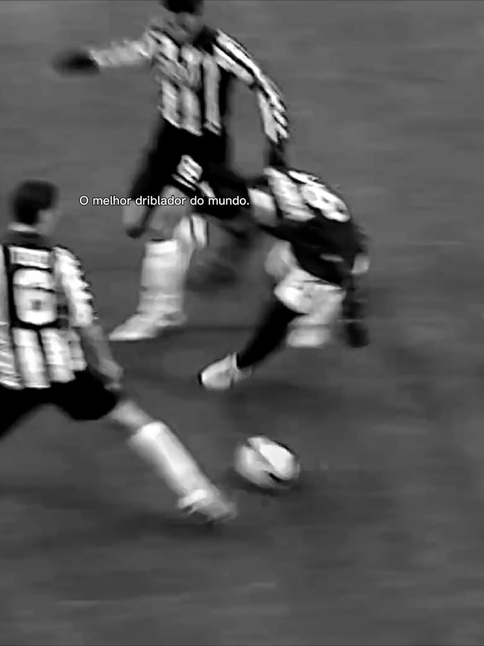 O melhor driblador 🔥🐐. #ronaldinho #habilidades #barcelona #dribles #milan 