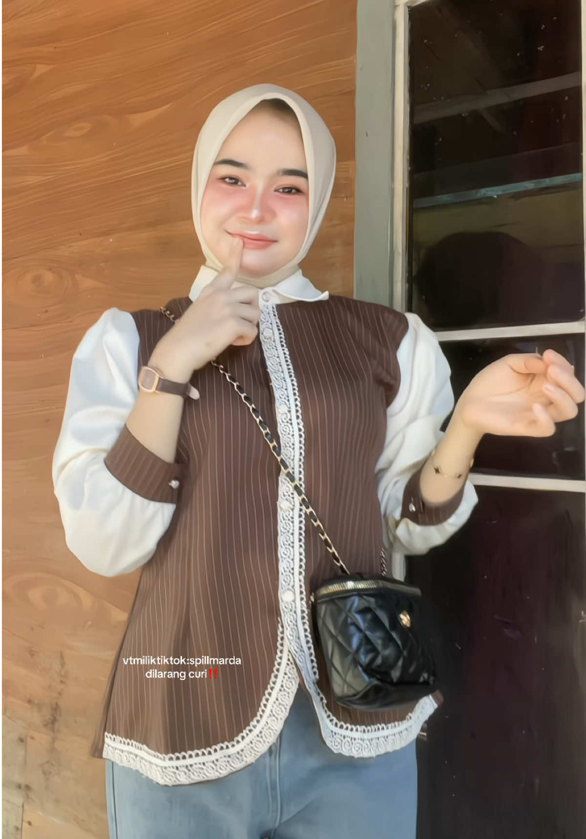 suka bngttt sama blouse kombinasi yg satu iniii🤩🫠🫵🏼