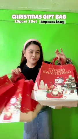 10pcs/1set Merry Christmas Red Gift Bags Holiday Paper Bags with Tote Handles Thickened Santa Paper Bag For Christmas Red Green Seasonal Celebrations. #christmasgiftbags #christmaspaperbag #paperbag #paperbagforchristmas #paperbagforgifts 