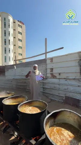 بفضل الله ثم ببركة الشير، عشر قدور اليوم بتطعم ألف جائع 🙏 في الشير خير… وبالشير نقدر نطعم الغير. بارك الله في كل من شارك ونشر  #غزة #تبرع_الآن #غزة_تجوع #انقذوا_غزة #تبرعوا 