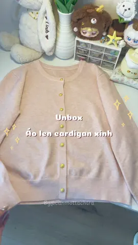 Gợi ý em áo cardigan len mềm mịn nha. Thời tiết dạo này mặc áo cardigan vừa xinh lại vừa ấm ấy. Phối đồ đi học đi làm hay đi chơi với vibe dịu dàng dễ thương quá là hợp luôn nhé #trending #xuhuong #canmottachtra #aolen #cardigan 
