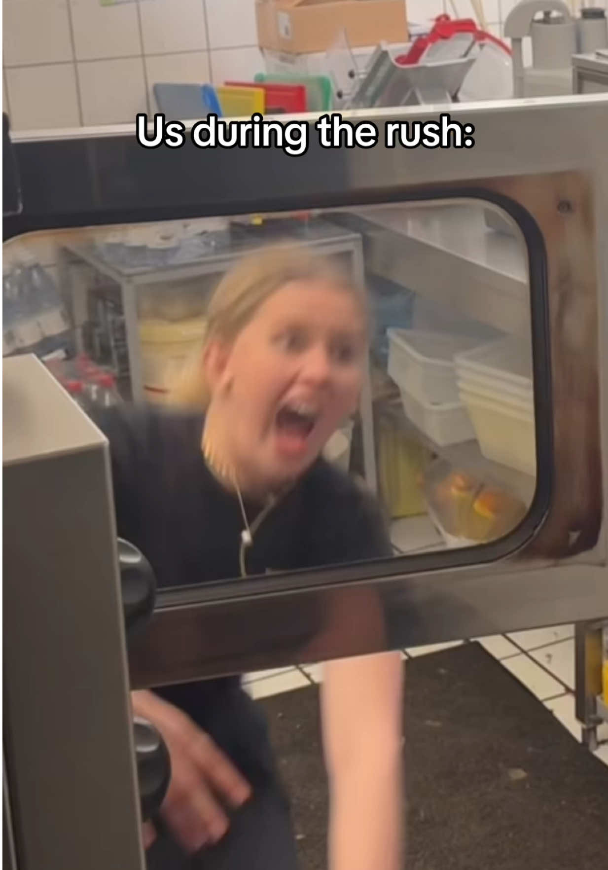 Laura har hjernerystelse efter denne video, så giv den lidt love! 💗😆 #dællekatessen #copenhagen #trend #rush #fy 