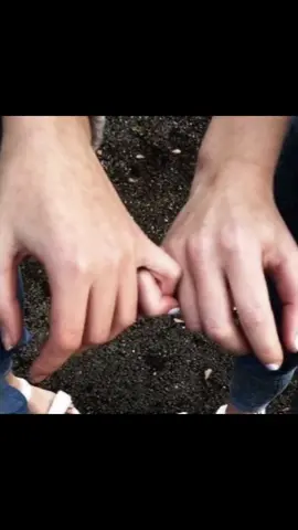 My vibe #balenciagasquidward #Love #holdinghands #deadcalm 