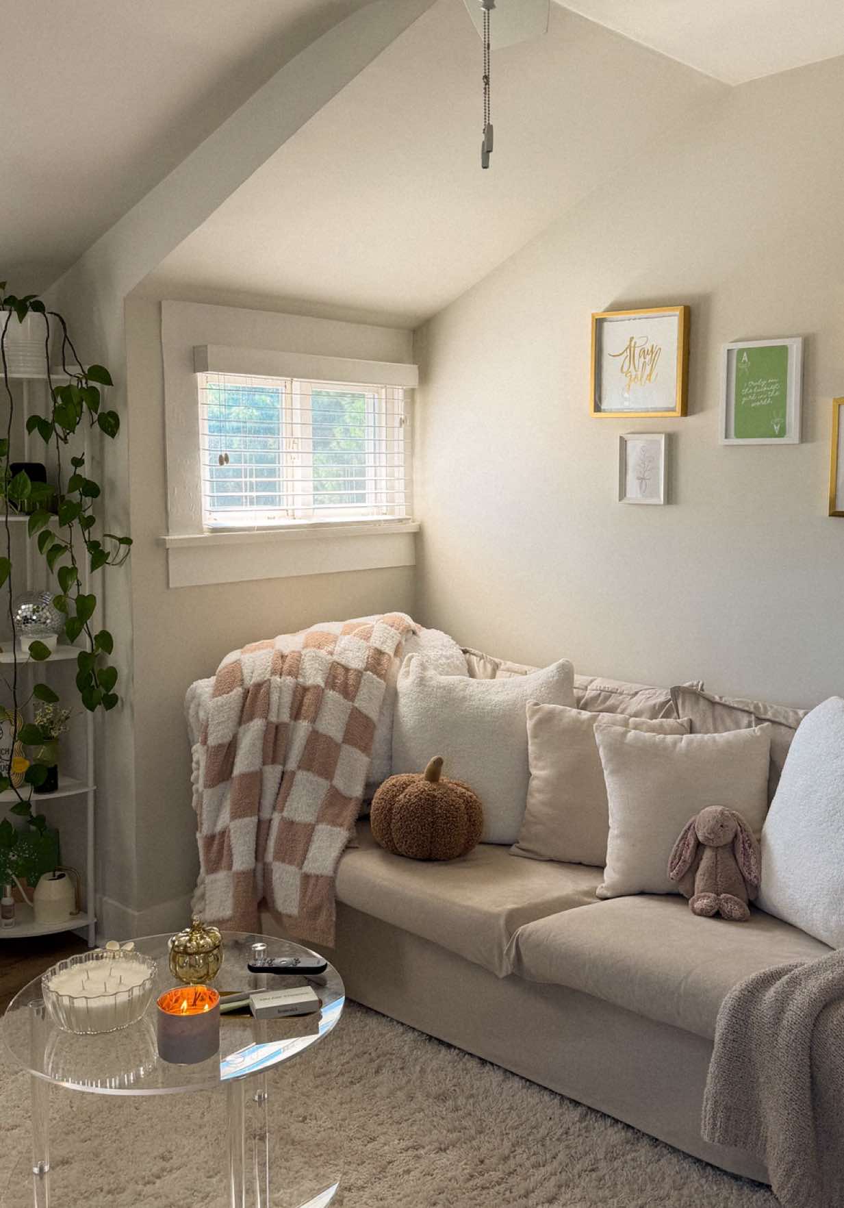 come inside 🤭 #apartmenttour #girlyaesthetic #pinterestvibes #trending 