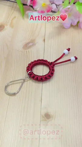 DIY KEYCHAIN…Llavero de cordón….#llaveros de moda…#ideas #handmadejewelry #Fabricación de llaveros tejidos a mano..#keychain 