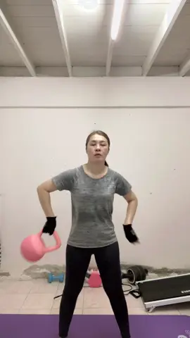 เล่นทุกท่าวันละ 1 ชม. #ออกกําลังที่บ้าน #เคตเทิลเบลล์ #เคตเทิลเบลแบบนิ่ม #ออกกําลังกาย #เคตเทิลเบลลลูกตุ้มยกน้ําหนัก  @ออกกำลังกายกัน✌🏻  @ออกกำลังกายกัน✌🏻  @ออกกำลังกายกัน✌🏻 