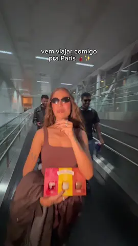 vivendo esse sonho de ir pra semana de moda em Paris de novo, mas agora mais especial ainda 🩷
