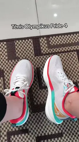 Tênis Olympikus Pride 4, para iniciantes na corrida! Sistema de amortecimento Eleva Pro 2.0, mesmo solado do Corre 4! Cabedal respirável e solado em borracha Gripper para maior aderência e durabilidade nos seus treinos! Por R$399,90 - numeração 34 ao 41 #vempraqtal #novidades #olympikus #pride4 #corrida 