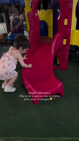 Dato curioso sobre Mía: no consigue jugar en parques que no estén limpios 😆 #f #fyp #paratiiiiiiiiiiiiiiiiiiiiiiiiiiiiiii #baby #paraguay 
