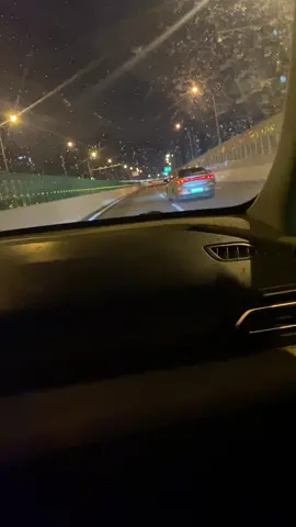 在繁华的城市里疲惫不堪 