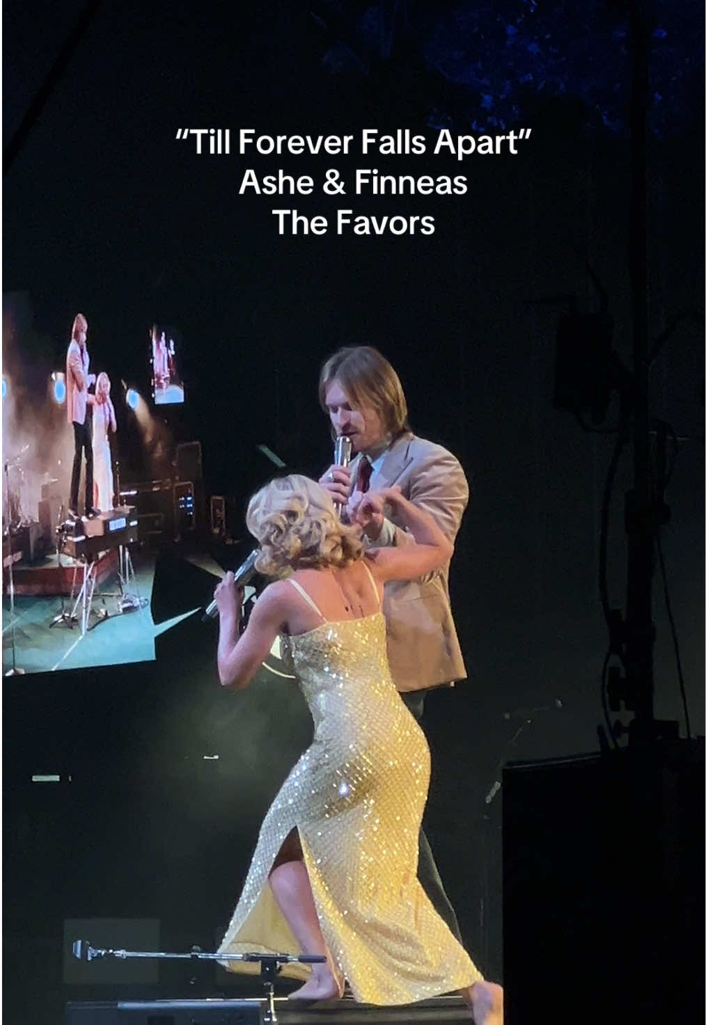 Something so dreamy about seeing @wearethefavors perform in #CentralPark ✨ @ashe @FINNEAS #TillForeverFallsApart 