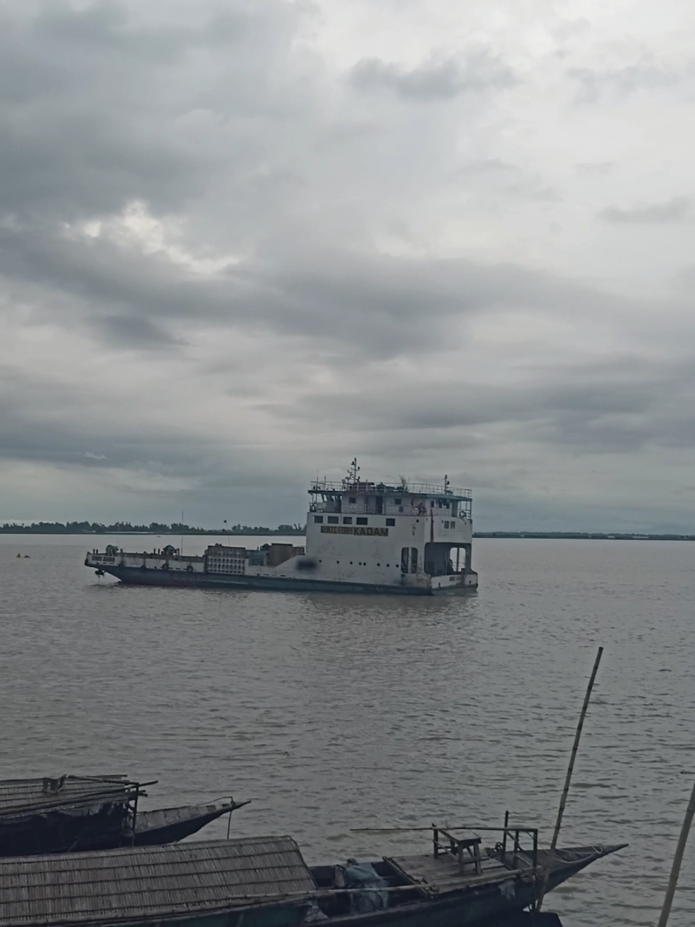 চিলমারী নদী বন্দর  #চিলমারী #chilmari #riverport #river #evening @TikTok @TikTok Bangladesh 