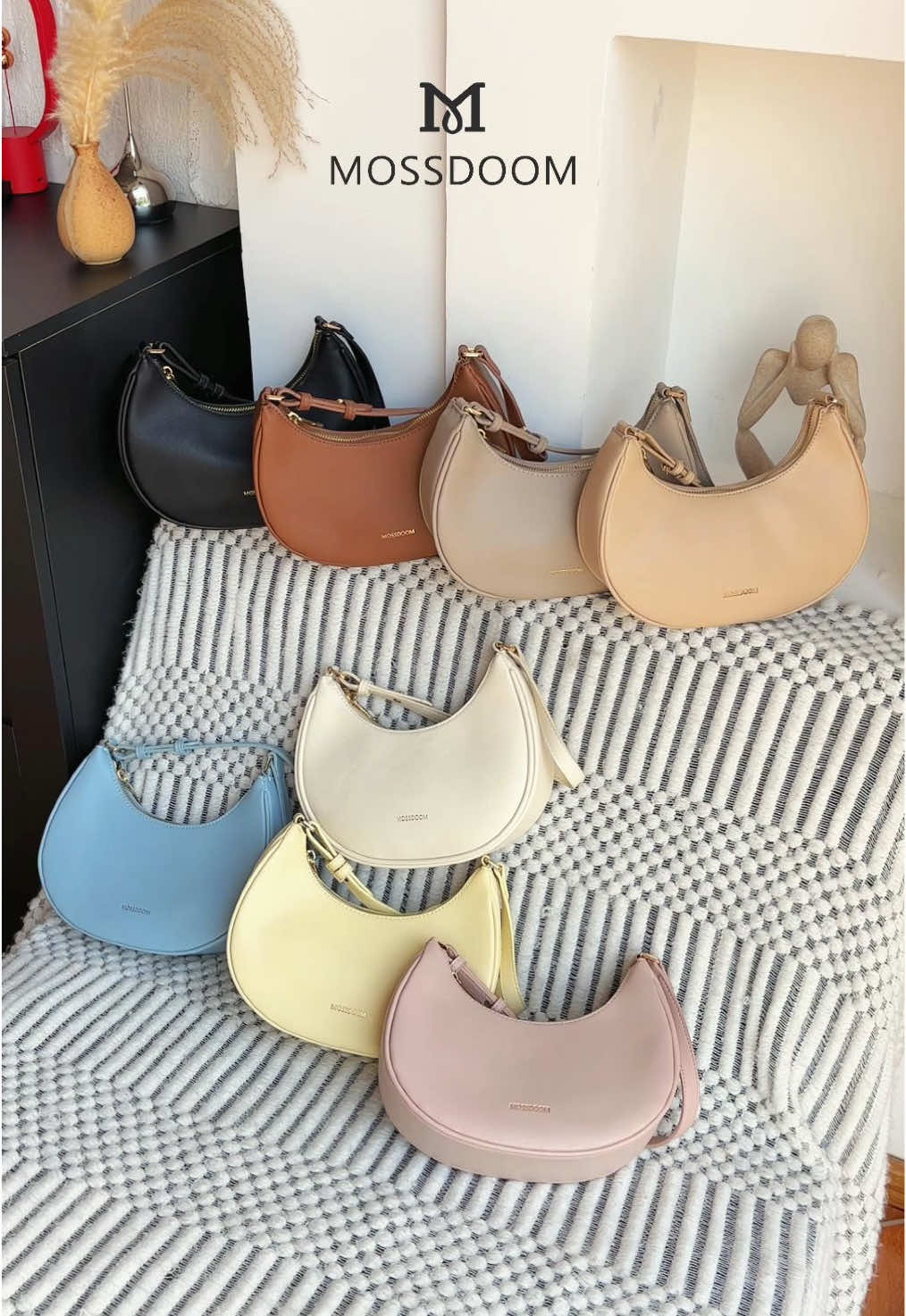 Simple yet striking 👜 The Kattie Bag is that timeless piece you can take anywhere — from weekday hustle to weekend strolls.  #MossdoomIndonesia #TimelessElegance #PromoGuncang1010 #WIBGajian #GajianSale 