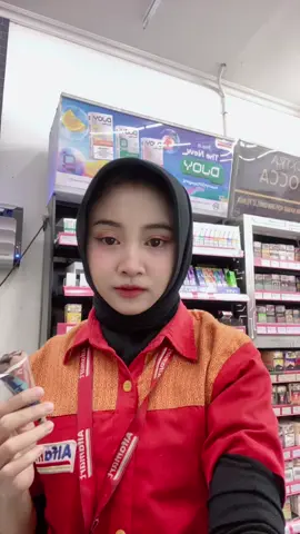 butuh ice cream biar ga jngkl sm custmr🙇🏻‍♀️