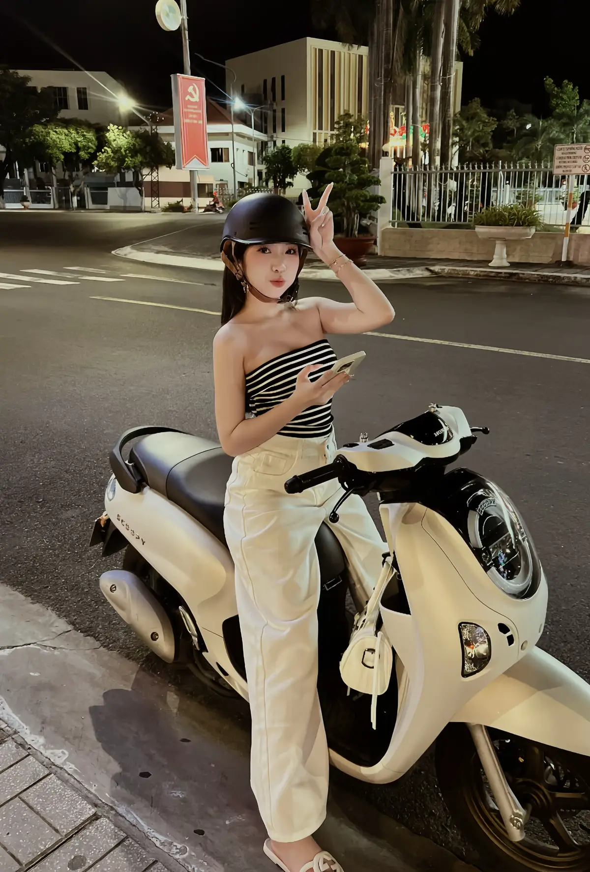 “ Sau này mong rằng anh sẽ có trách nhiệm với bông hồng mà anh đã cảm hoá “ 🤍