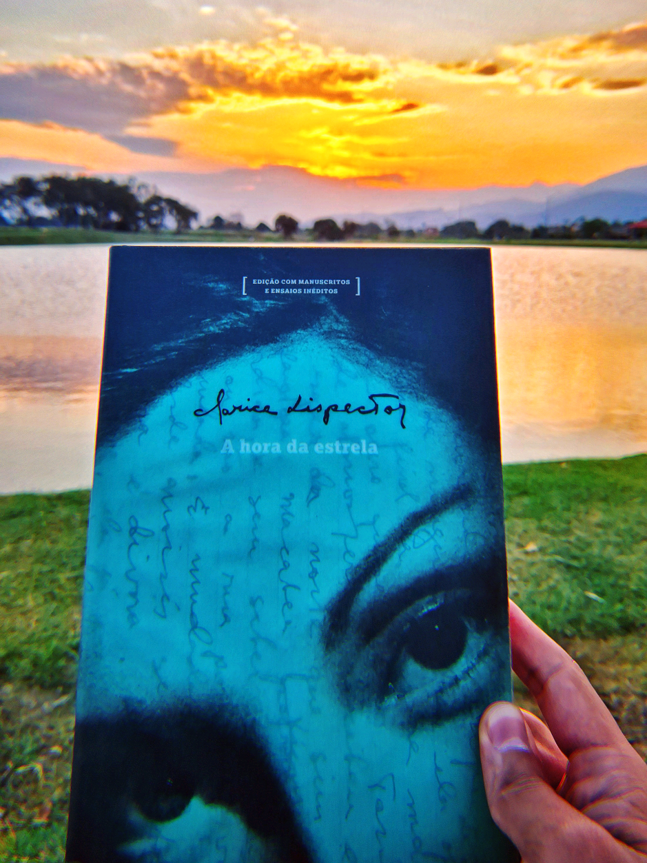 • As primeiras páginas desse livro 🥹📖💙✨️ . . . #ahoradaestrela #claricelispector #literaturabrasileira #macabea #booktokbrasil 