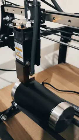 Processo de gravação a laser, gravando foto em copo térmico. máquina Sculpfun S30 Pro. #foryoupage #sculpfunlaser #LaserCut #fyp #viraltiktok 