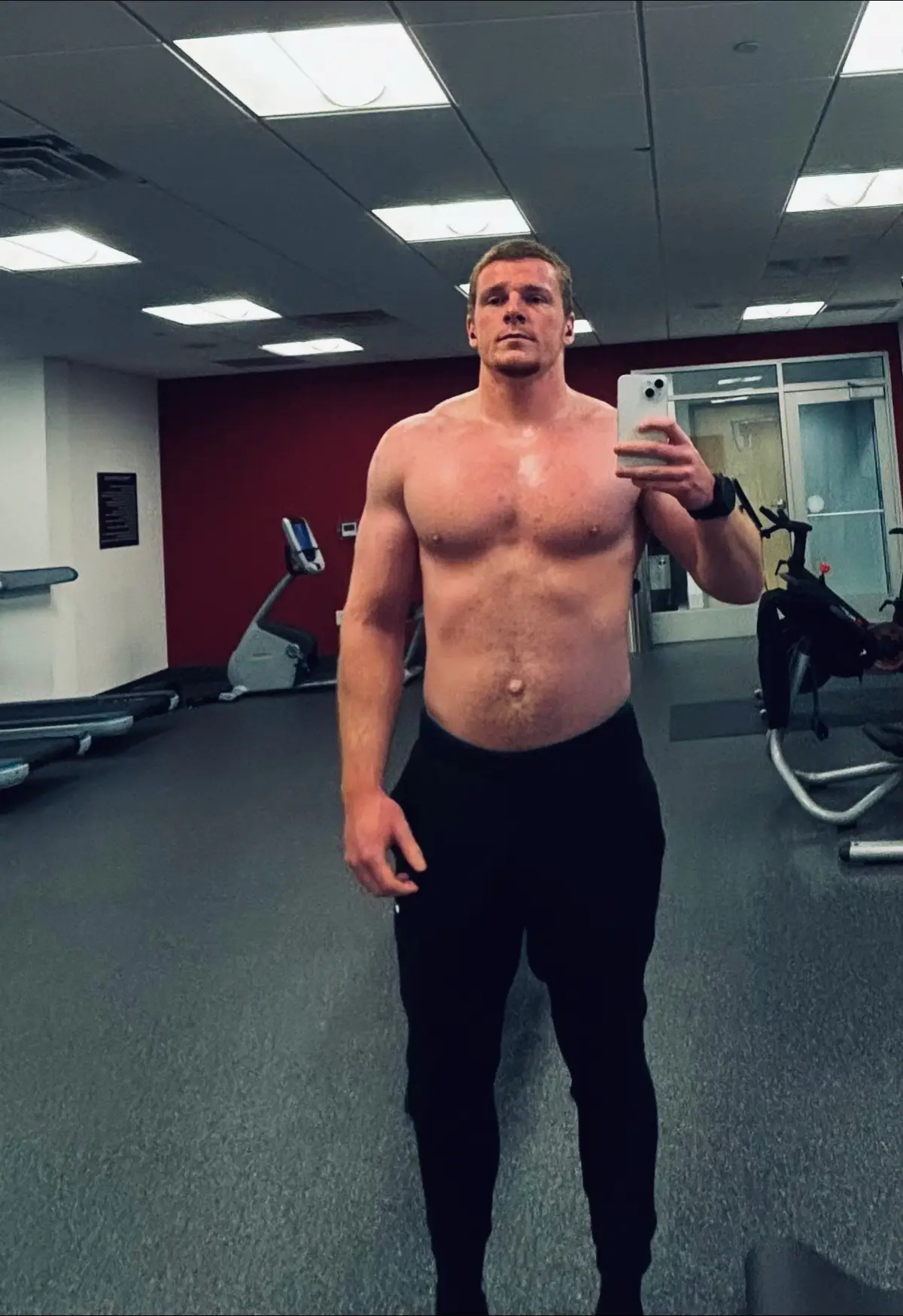 Reminding myself what the last bulk did for me… this time I’m going even harder 😤🍽️  #bulking #bulkingseason #GymTok #Fitness 