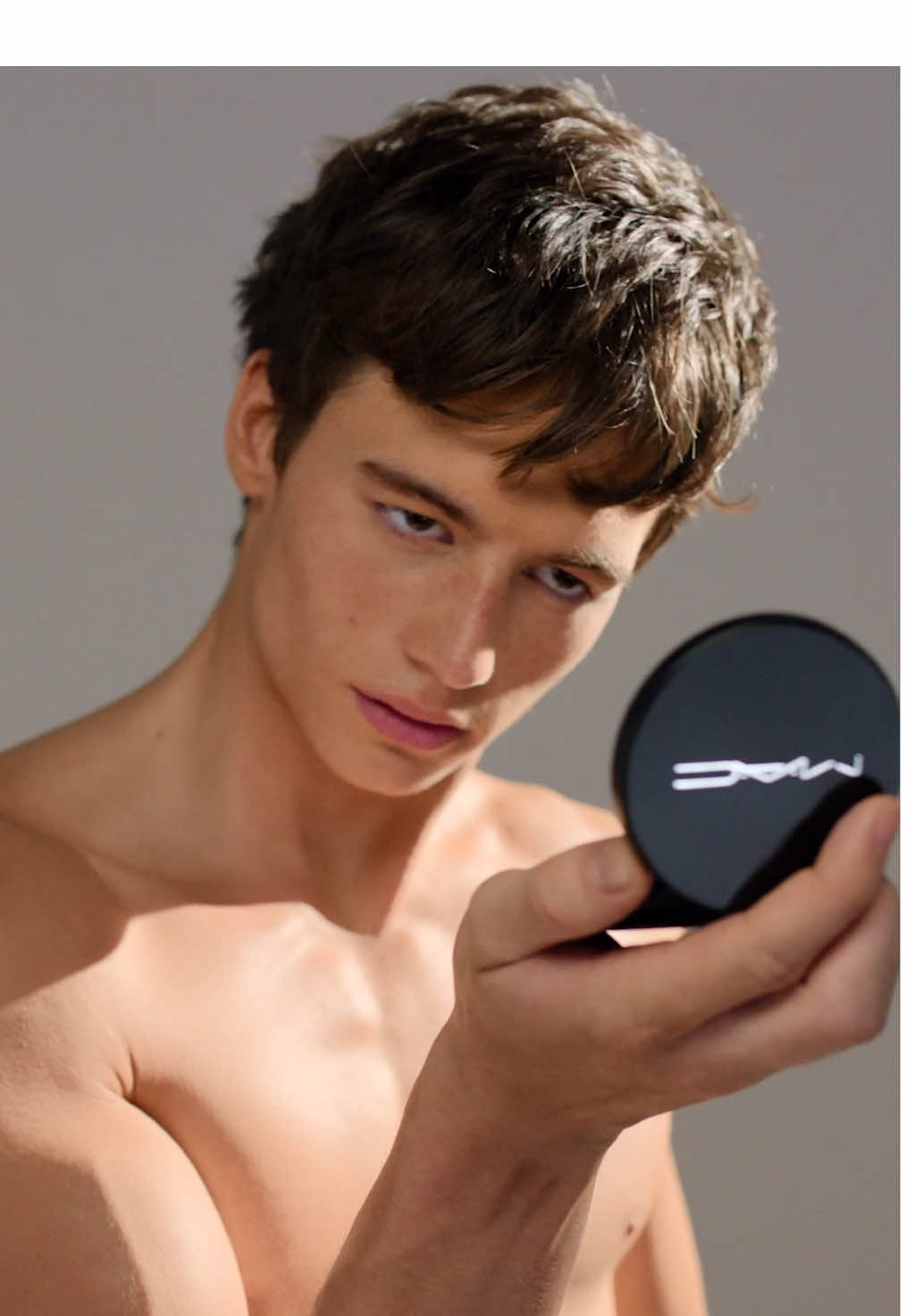 Can your foundation do this? Bách Buquen puts our high-performance, sweat-resistant formula to the test by hitting the gym – so you don’t have to. @bách only wears MAC Studio Fix in C5. #MACStudioFix #IOnlyWearMAC