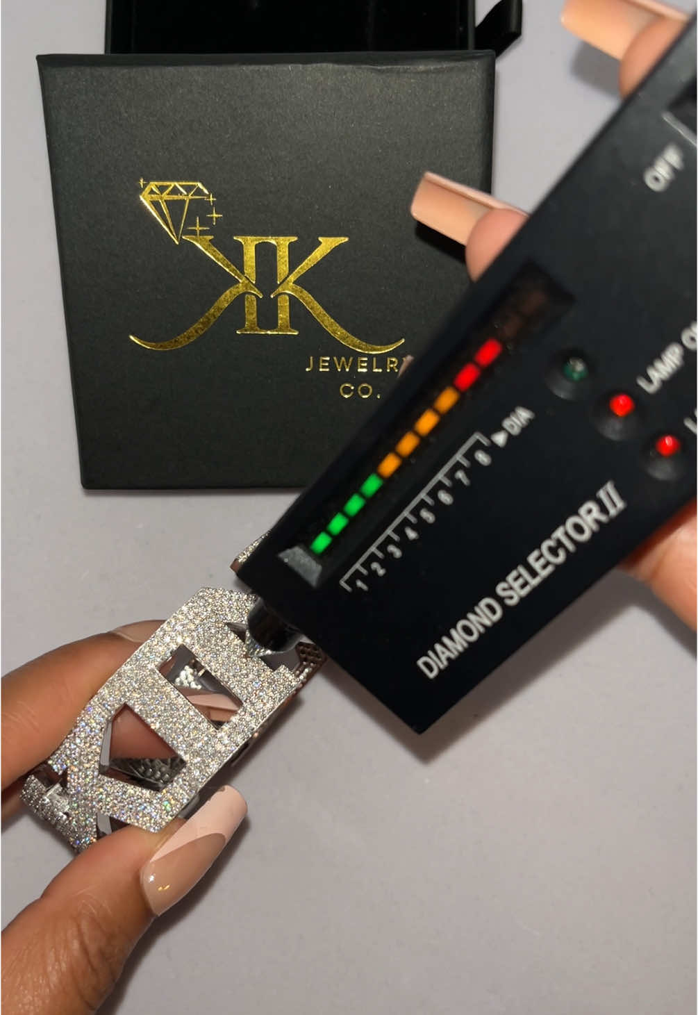 Can you guess how much this moissanite bracelet was?🔥 #moissanite #diamondtester #customjewelry 