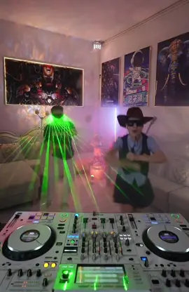 Kính Đen Phong Cách ,Mũ Cao Bồi#shorts #xuhuong #xuhuongtiktok #gaixinh 