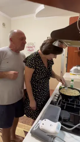 She cooks deliciously😂