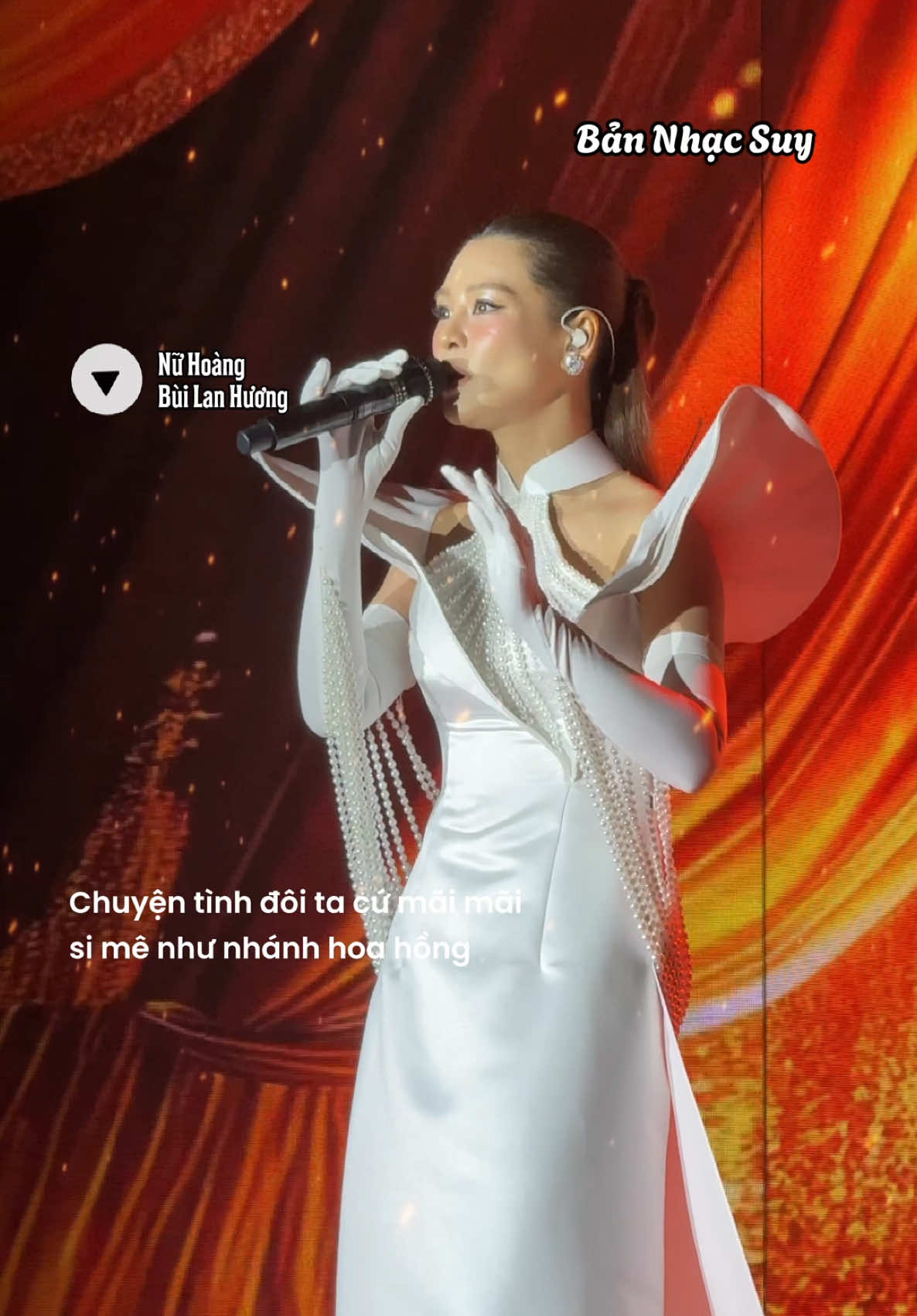 Chuyện tình đôi ta cứ mãi mãi si mê như nhánh hoa hồng… “Nữ Hoàng - Bùi Lan Hương” #nuhoang #builanhuong #BanNhacSuy #xh 
