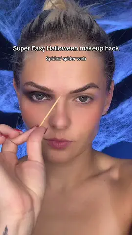 Save this for Halloween !!🎃  Super easy Halloween makeup look / spider makeup look / spiderweb makeup/ halloween makeup ideas makeup hacks  @NYX COSMETICS FRANCE black and White eye liner  Ib @Embla Wigum  #makeup #halloween #halloweenlook #halloweenmakeup #makeuphacks 