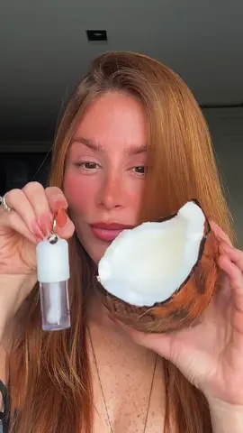 O Lip Juice de Coco é aquele toque tropical que não pode faltar na sua rotina 🥥 E para garantir o seu juice preferido e uma necessaire inspirada nele, temos uma super promoção no ar! Na compra de 2 Lip Juices + 2 Cases, você ganha uma Necessaire Exclusiva, são 7 cores disponíveis, cada uma inspirada nos nossos sabores de juice! Escolha seus sabores favoritos e garanta sua cor preferida! 💚✨