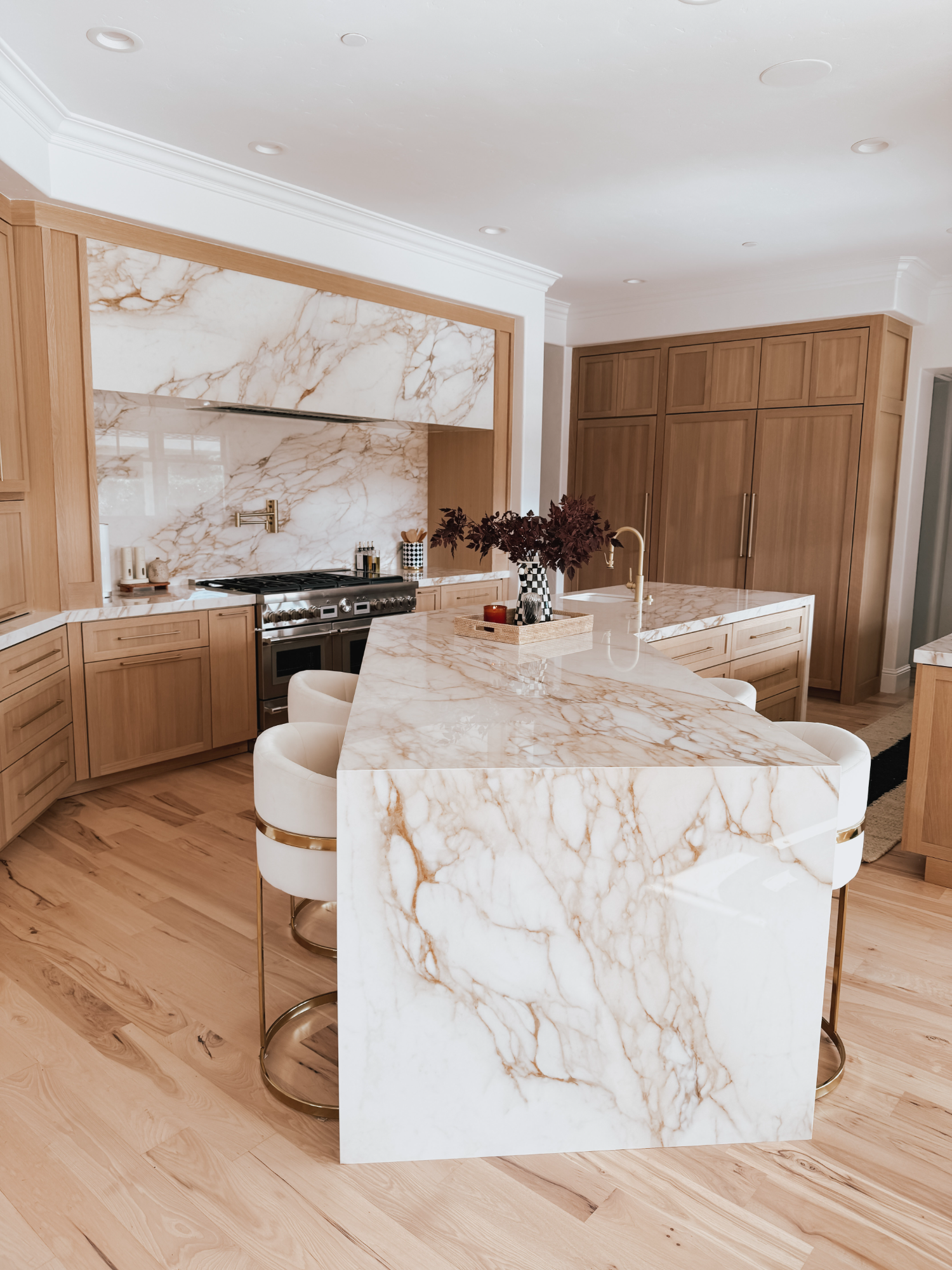 Still reorganizing our remodeled kitchen and making it more functional for everyday use. So nice to give it a good deep clean and have it looking brand new.  Shop from my Amazon Idea List: Kitchen Cleaning Favorites Amazon home finds, Kitchen cleaners, cleaning inspo, how to clean your oven, amazon cleaning products that work