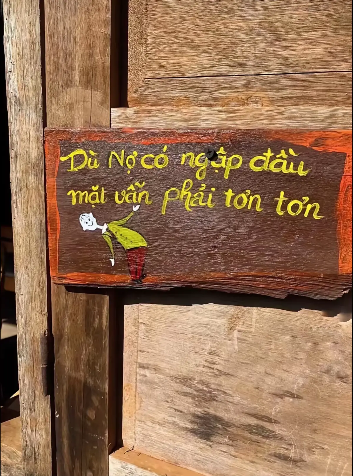 Nợ nần không phải là dấu chấm hết, nó chỉ là khởi đầu cho một hành trình rèn ý chí. Mỗi con số trong sổ nợ như một hồi chuông thức tỉnh, nhắc tôi phải đứng dậy, phải chiến đấu mạnh mẽ hơn. Có thể hôm nay tôi gục ngã, nhưng chính áp lực ấy sẽ mài giũa tôi trở nên sắc bén, kiên cường và không dễ bị quật ngã nữa. Nợ không làm tôi sợ, nợ chỉ khiến tôi càng quyết tâm chứng minh rằng mình đủ bản lĩnh để trả hết, để ngẩng cao đầu mà sống một cuộc đời xứng đáng.#comaogaotien 