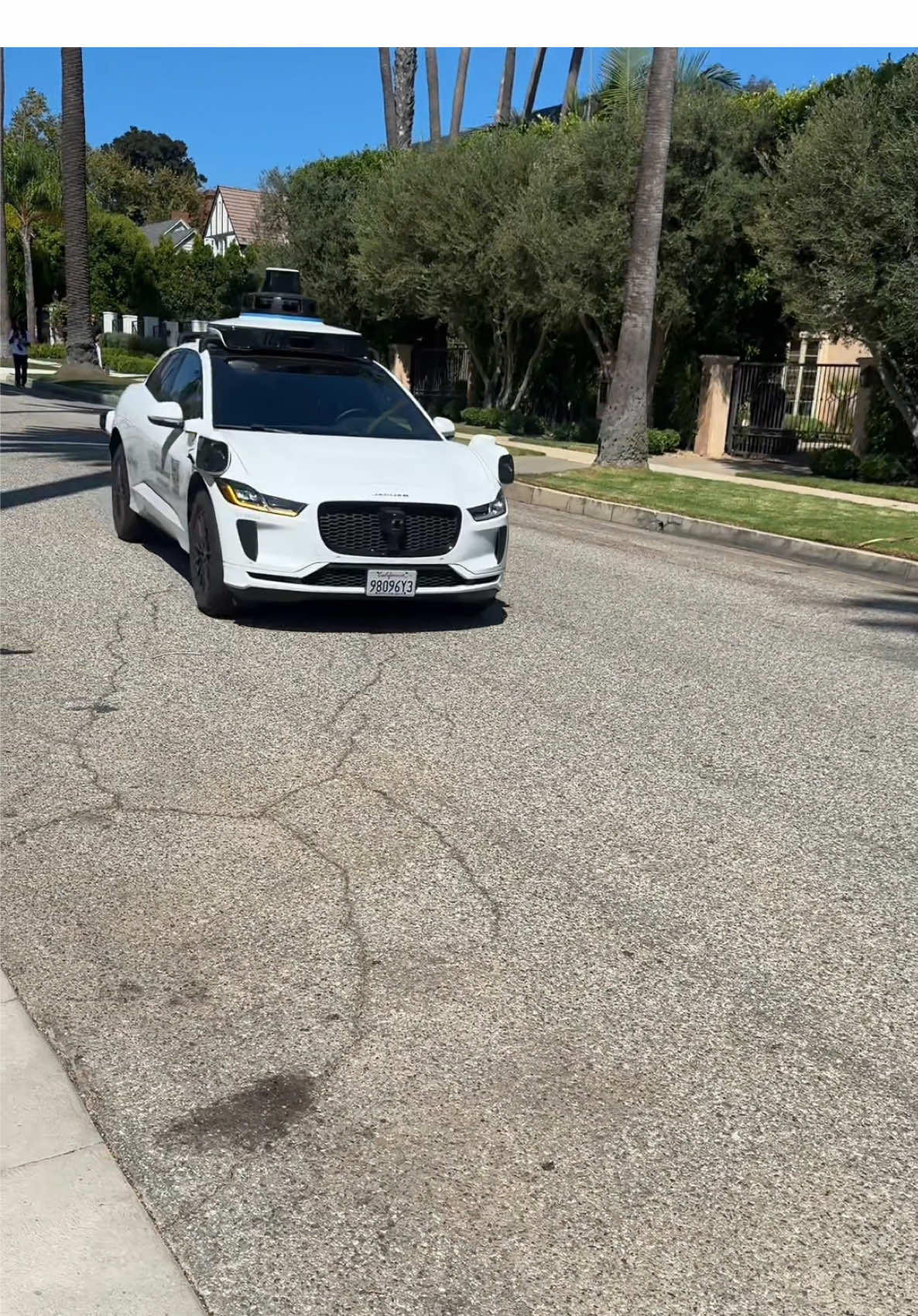 What’s your opinion? Leave a comment #fyp #foryoupage #america #waymo #losangeles 