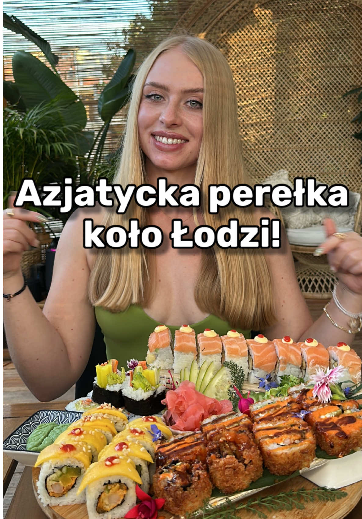 Ukryta azjatycka perełka koło Łodzi 😍 ❗️Jesli wybieracie sie tam w weekend, koniecznie zarezerwujcie stolik, zeby mieć zapewnione miejsce! Dostaniesz tu m.in. viralowy makaron biang biang 🍜, smaczne i pięknie podane sushi 🍱, mango sticky rice 🥭, kaczkę pełną egzotycznych nut 🌺, krewetki 🍤, zupę tom yum czh tom kha 🍲 i wiele więcej! W cieplejsze dni można zjeść w klimatycznym ogródku 🌴 A chodzi o: 📍Czerwonego Słonia @czerwonyslon_wisniowagora  ul. Tuszyńska 94A, Wiśniowa Góra (koło Łodzi) Post powstał we współpracy reklamowej z Czerwonym Słoniem  #łódź #azjatyckie #viralowe #biangbiang #gdziezjescwlodzi    Restauracja azjatycka w Łodzi, autentyczna tajska kuchnia Łódź, makaron biang biang Łódź, gdzie na obiad koło Łodzi, restauracja Wiśniowa Góra, gdzie zjeść w Wiśniowej Górze, gdzie zjeść w Łodzi, sushi Łódź, azjatyckie Łódź @neslly  