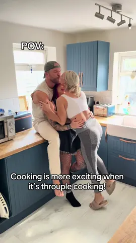 Too many cooks definitely don’t spoil the broth! @hayleyquinnxx  #throuple #cooking #polyam 
