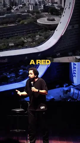 Corrigindo! Quem deu a ideia de descer do prédio foi o próprio Mineirinho! Hahahahha ! LENDA VIVA (Graças a Deus)  Quer ter essas informações super confiáveis que eu dou de primeira mão?  Compra o ingresso pro meu show, link na minha BIO! 