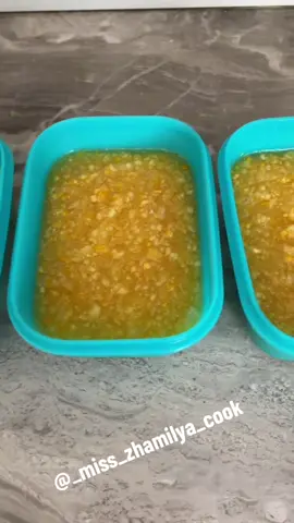 Апельсины 5-6 штук (можно взять и больше) Лимон 1-2 штуке Сахар 200-300гр (тоже смотрите на ваш вкус) Все проводим через мясорубку, убираем косточки с апельсина и с лимона, добавляем сахар, можно еще добавить имбирь, можно чуть-чуть поставить на газ плиту на минут 5-10 на медленный огонь. Потом разливаем на емкость и можно хранить в морозильнике. Хорошо пить чай с вареньем в прохладную погоду и при простуде. #вареньеизапельсинаилимона #витаминныйваренье #помощьприпростуде #рек #fyp 