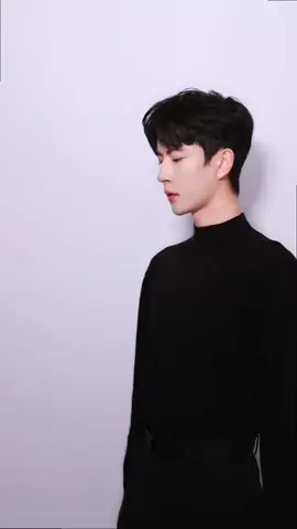 Khi vô tình lướt 1 bài viết...Em ko tin đâu, vì Em cứ lên thăm Anh mỗi ngày...giờ Em vào rồi mới biết....thật đúng như vậy....time qua, Em đã là ng quá vô tâm Anh !! Em muốn hỏi, có phải Anh đã biết trước sẽ có ngày Anh đi..nên Anh đã làm thế ko ?? Anh chỉ hiển thị bài đăng những tháng  gần nhất...còn những bài trước sẽ mãi ko còn hiển thị dc nữa....Tại Sao Vậy ?? Tại sao Anh lại làm thế... Anh đi rồi...chúng Em bám víu vào từng kỉ niệm mà Anh để lại...vid về Anh chúng Em có thể nói là có  đủ...nhưng trang đó là chỉ thuộc về Anh thôi, là từng kỉ niệm, time chúng Em đồng hành cùng Anh...sau này Anh ko up nữa...những vid đó cũng sẽ tan biến dần theo time sao Anh ??? Anh đj rồi....Anh cũng mang theo tất cả... Ko biết chỉ vô tình hay trùng hợp...mà từ nhân vật trên fim, đến từng short ảnh....trong Anh đều man mác buồn... #justiceforalanyumelong #justiceforalanyumelong #justiceforalanyumelong  #justiceforalanyumenglong 