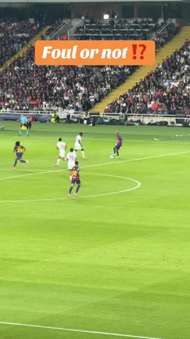 Was this a foul ?? #barca #psg #highlight #lamineyamal #nunomendes 
