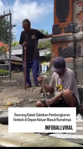 Seorang kakek menyaksikan pembongkaran tembok yang menghalangi akses keluar masuk rumahnya, Rabu 1 Oktober 2025. Pihak GWK akhirnya membongkar tembok yang menutup akses warga di wilayah Banjar Giri Dharma, Ungasan, Kecamatan Kuta Selatan, Badung. Pembongkaran tembok ini dilakukan pihak GWK setelah sehari sebelumnya melakukan pertemuan dengan Gubernur Bali dan Bupati Badung.  Sumber @baliprawara  #Infobaliviral #bali
