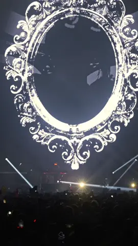 One of my favorite parts of the portal show.  This instrumental is unreleased , currently titled “In the Mirror” #newmusic  #OnTour 