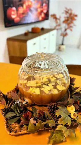 🍂 Ferienstart mit den Kids 🍂 Heute haben wir den ersten schulfreien Tag gefeiert – zwei Wochen voller gemeinsamer Momente warten auf uns. 💛 Mit Apfelsaft, frischen Früchten und ganz viel Liebe haben wir uns einen kleinen herbstlichen Drink gezaubert. 🍏✨ So kann der Herbst gemütlich beginnen. 🥰   #fallvibes #autumnvibes #cozyseason #fallinspiration #pumpkindecor                         