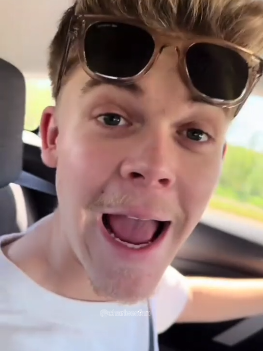 Quel ambiance dans la voiture avec Charles et Ulysse 🔥  👤 @charlesdoreoff @Ulysse 🫶🏼✨ 🎥 Via le Vlog d'Ulysse sur Tik Tok 🩷  #CharlesStarAcademy #UlysseStarAcademy #charlysse #ambiance #pourtoi 