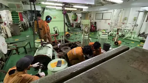 kekompokan adalah kunci kerjaan cepat selesai di tambah kekeluargaan yg erat😇#lewatberandafyp #pelautpunyacerita⚓ #pelautmuda🚢⚓ #kuli 