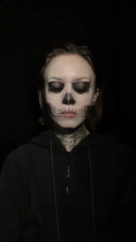 Неа. Я лично так не считаю Tate Langdon monologue from 1s AHS #tatelangdon #skullmakeup #ahs #halloweenmakeup #хэллоуин 
