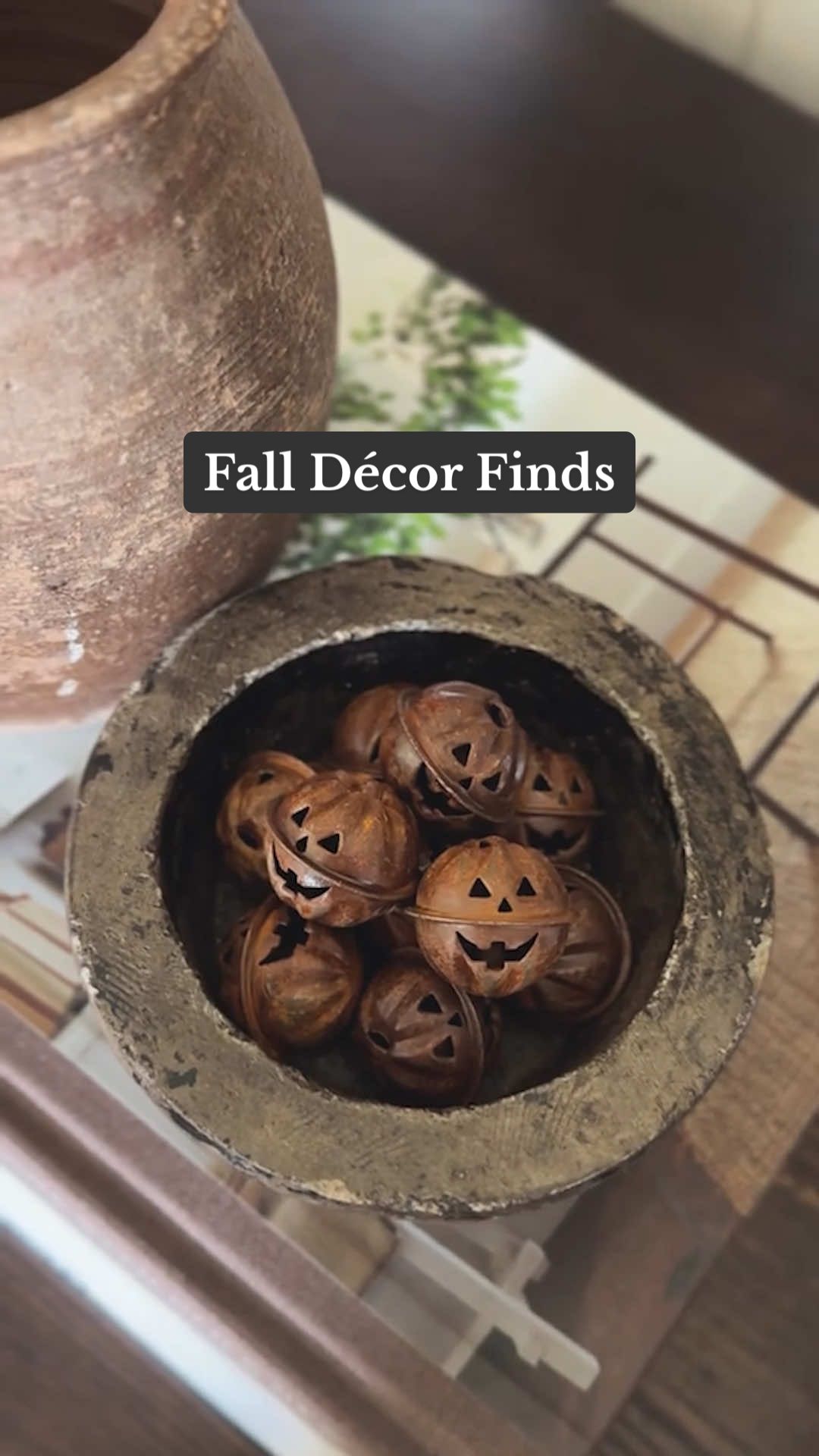 Finds that feel like crisp autumn air 🍂 Shop décor at the link in bio. #amazonfinds #amazondécor #falldécor 🎥: @Tiffany 