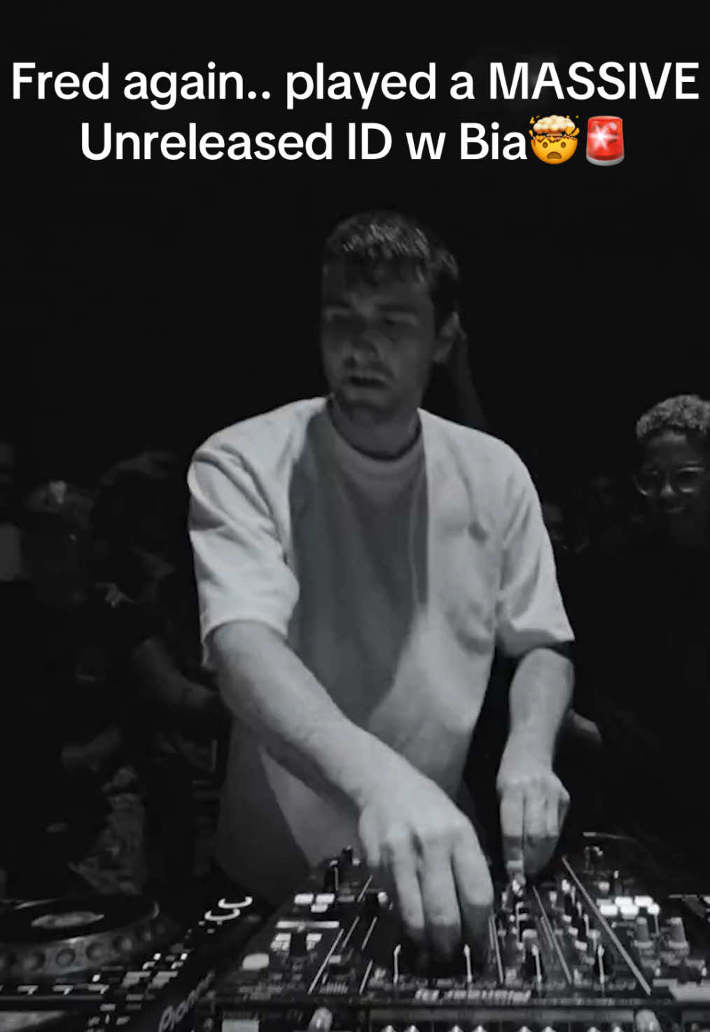 @Fredagainagain played a HUGE brand new ID with @bia in the Green Room🤯😵‍💫🚨 #fredagain #bia #edm #bassmusic 