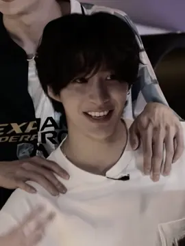 White shirt and his wristwatch 😩 #anton #riize 