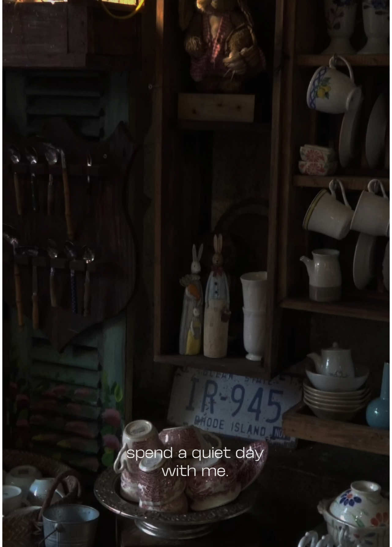 spend a quiet day with me. #caphe #cafe #chillvibes #reviewcafe #hiddencafe #vintage #coffeetime #coffeeholic #hanoi #hwydng 