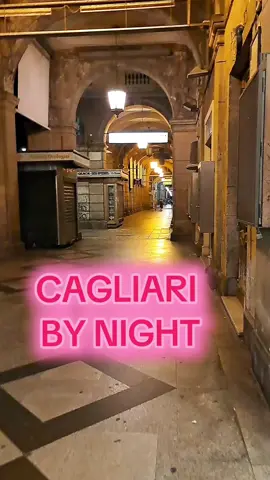 CAGLIARI NY NIGHT💙 Do spazio alla bellezza delle cose. Delle cose brutte, che esistono ovunque, se ne occupano già altri, in altri contesti. Il mondo ha bisogno di positività. #sardegna #traveltiktok #italia #viral #fyp 