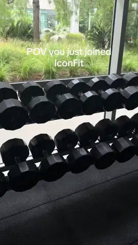 New here, who wants to be friends?? Link in bio for free 1 day pass! #gymlosangeles #GymTok #westla #santamonicagym #fitnessjourney 